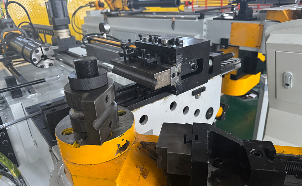 Macchina piegatubi completamente automatica serie CNC S con funzione di simulazione opzionale