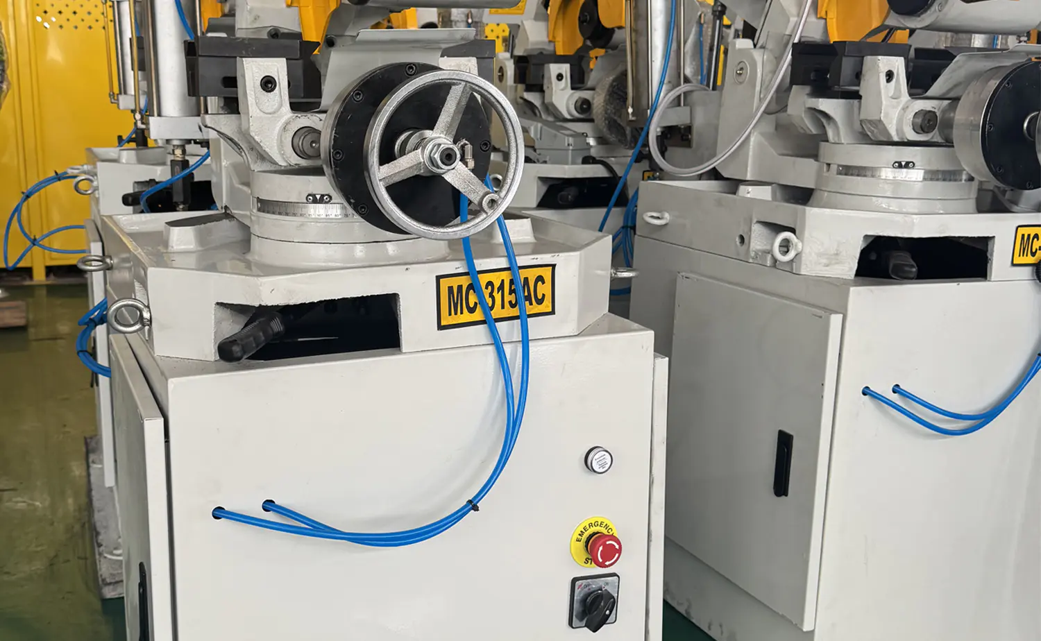 Tagliatubi semiautomatico ad aria compressa serie AC