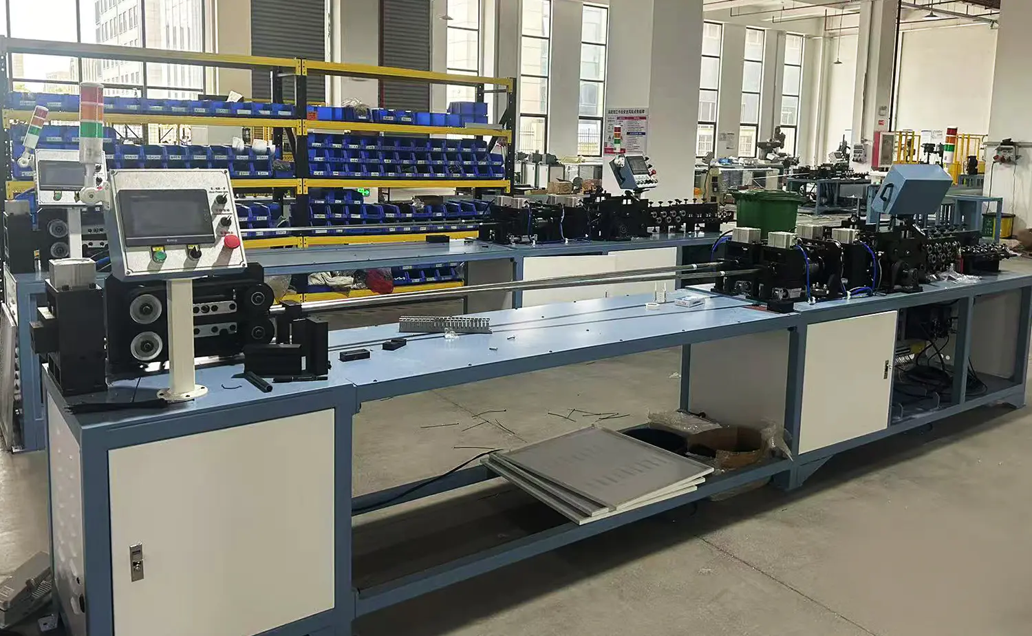 Piegatrice a serpentina completamente automatica serie SB-20CNC