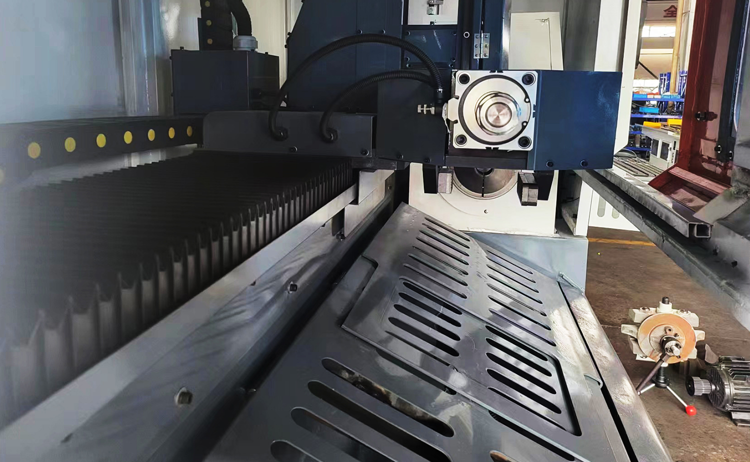 Macchina da taglio laser per tubi MCJG120 3D Macchina da taglio laser per tubi MCJG120 3D