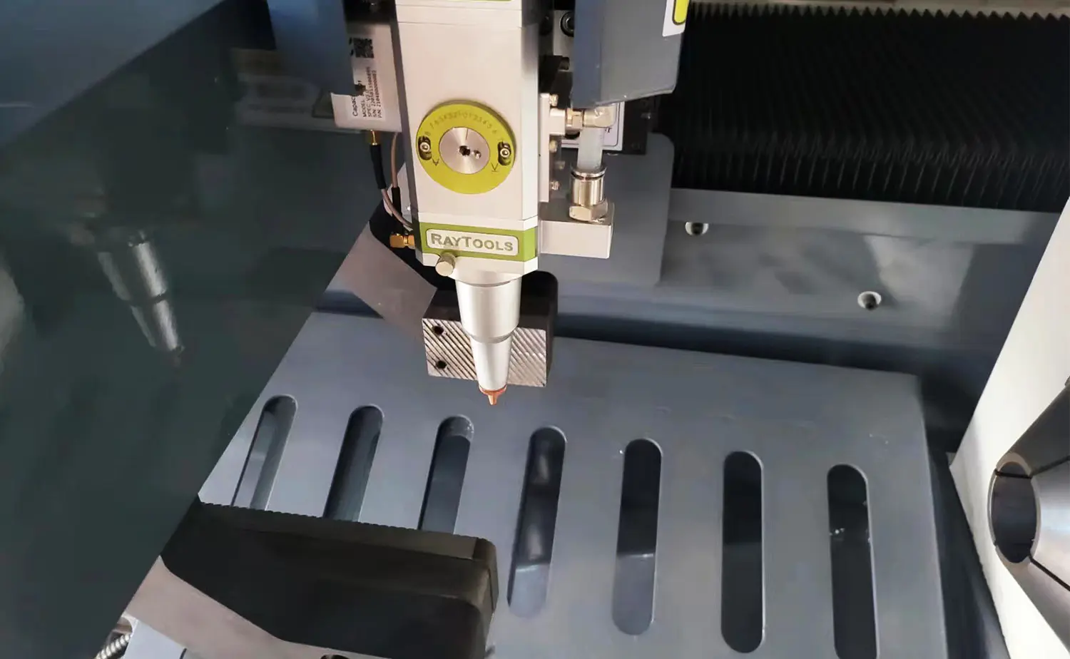 Macchina da taglio laser per tubi ad alta precisione MCJG160 Macchina da taglio laser per tubi ad alta precisione MCJG160