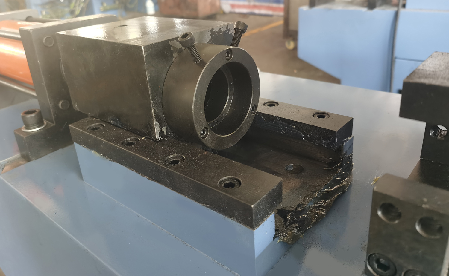 TM40 Macchina automatica per la formatura di estremità di tubi a testa singola ad alta efficienza TM40 Macchina automatica per la formatura di estremità di tubi a testa singola ad alta efficienza