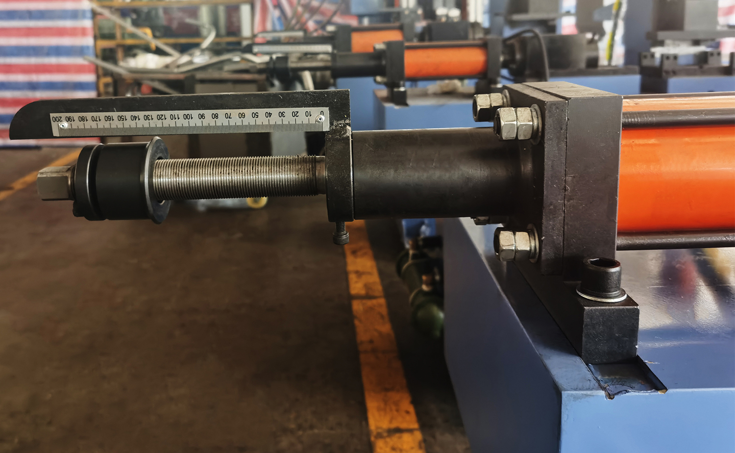 TM40 Macchina automatica per la formatura di estremità di tubi a testa singola ad alta efficienza TM40 Macchina automatica per la formatura di estremità di tubi a testa singola ad alta efficienza