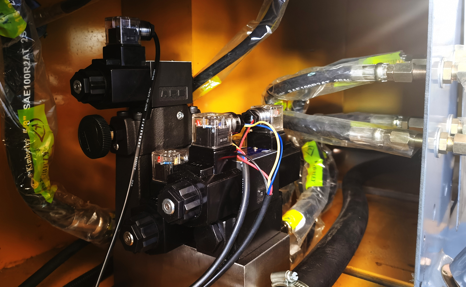 TM40 Macchina automatica per la formatura di estremità di tubi a testa singola ad alta efficienza TM40 Macchina automatica per la formatura di estremità di tubi a testa singola ad alta efficienza