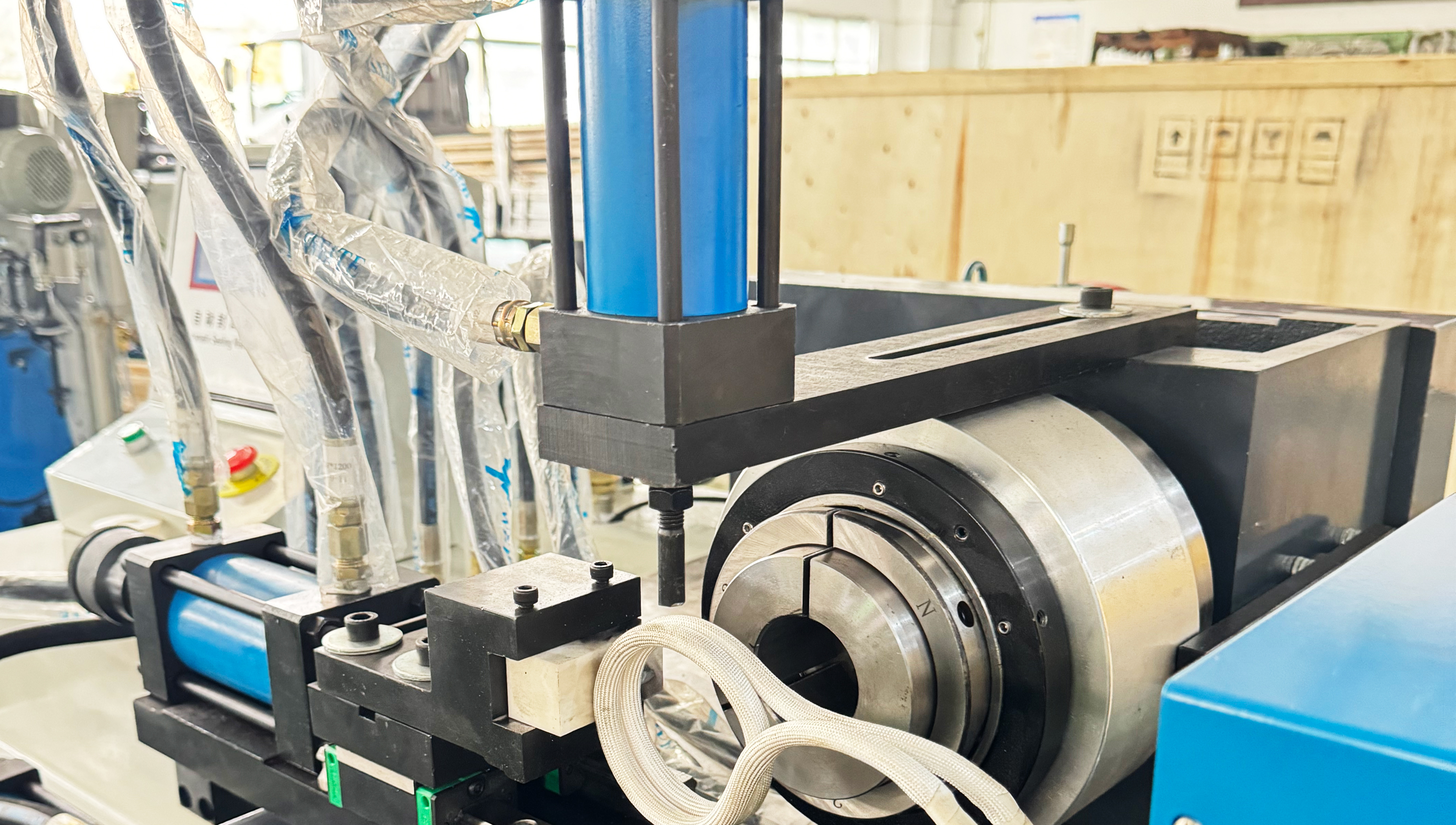 TM-S-40/60/80 Sigillatrice automatica per tubi ad alta efficienza TM-S-40/60/80 Sigillatrice automatica per tubi ad alta efficienza