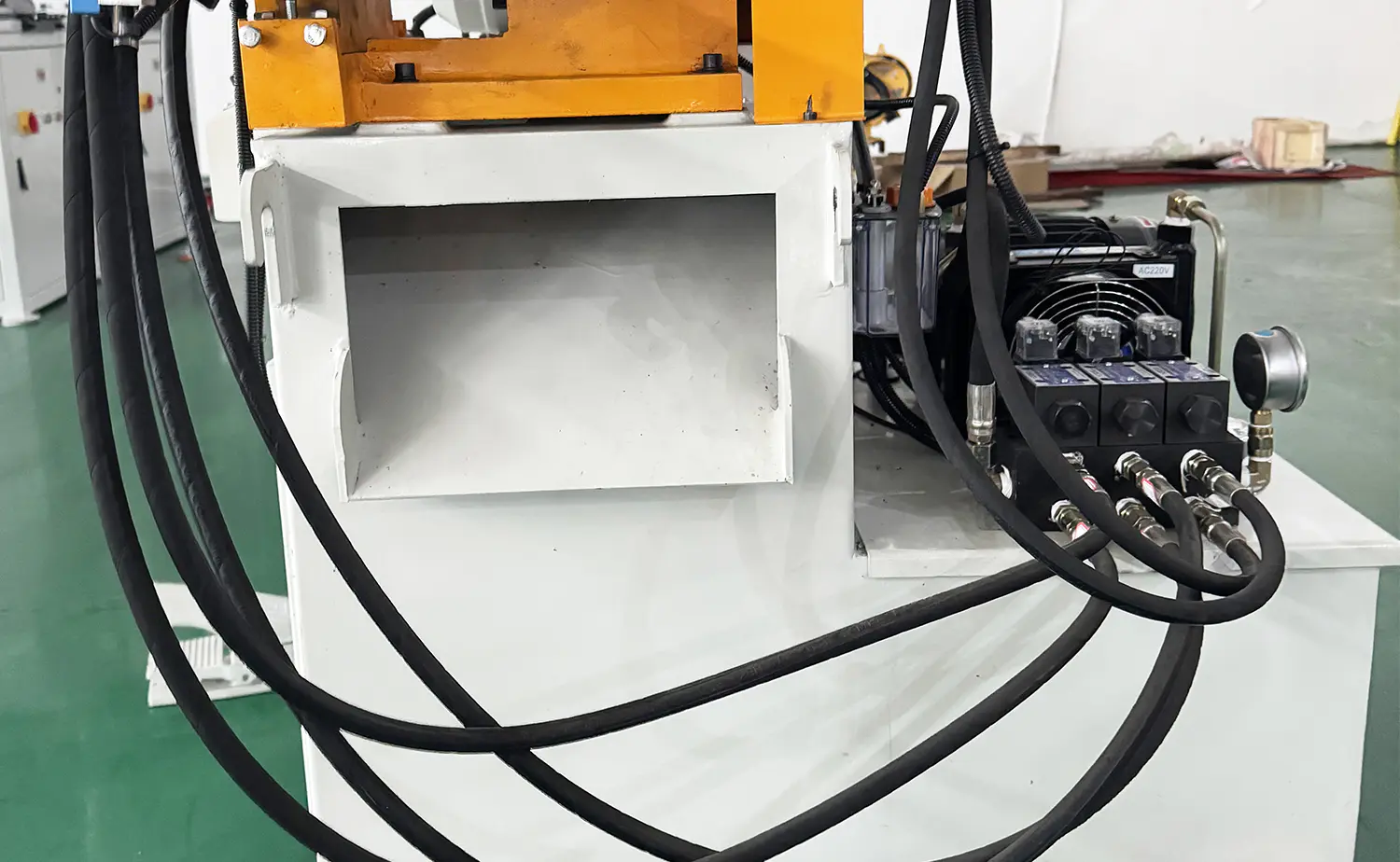 Smussatrice idraulica semiautomatica per tubi serie EF PV1 Smussatrice idraulica semiautomatica per tubi serie EF PV1