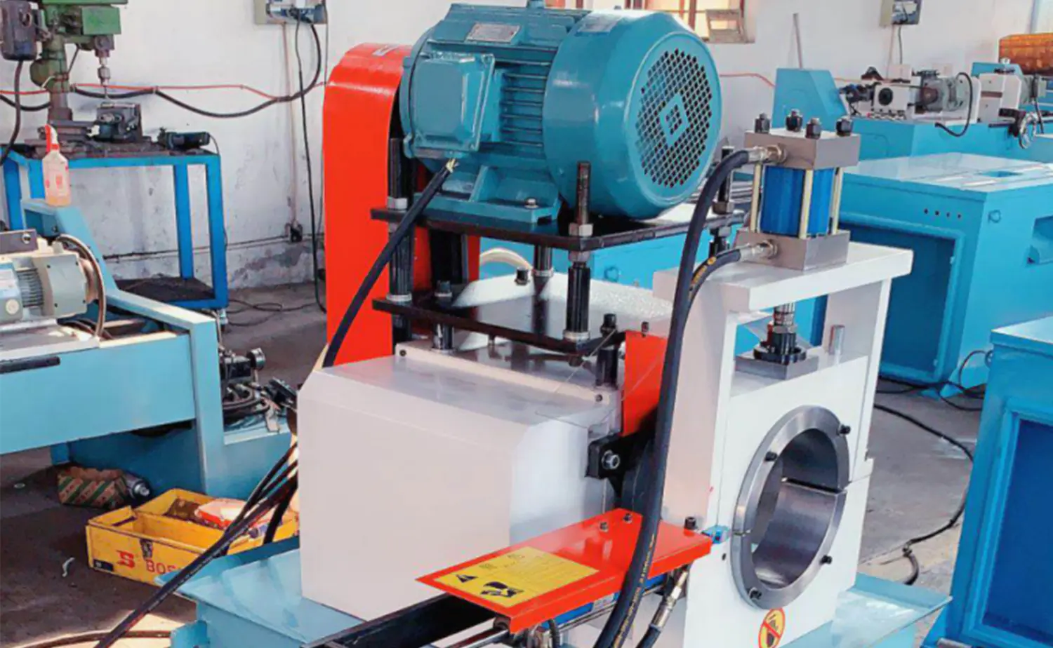 Smussatrice per tubi a testa singola serie EF PV2 per tubi metallici