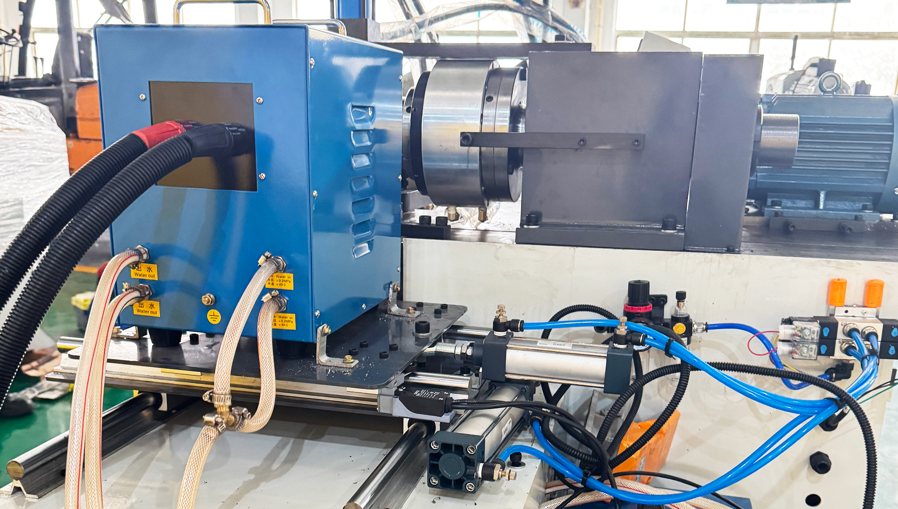 TM-S-40/60/80 Sigillatrice automatica per tubi ad alta efficienza TM-S-40/60/80 Sigillatrice automatica per tubi ad alta efficienza