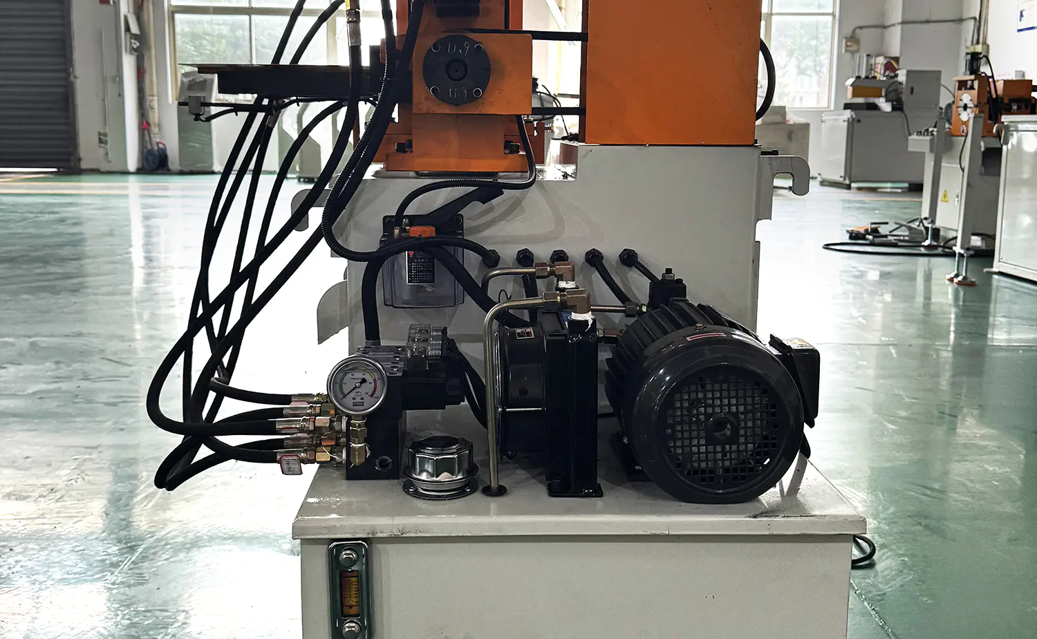 Smussatrice idraulica semiautomatica per tubi serie EF PV1 Smussatrice idraulica semiautomatica per tubi serie EF PV1