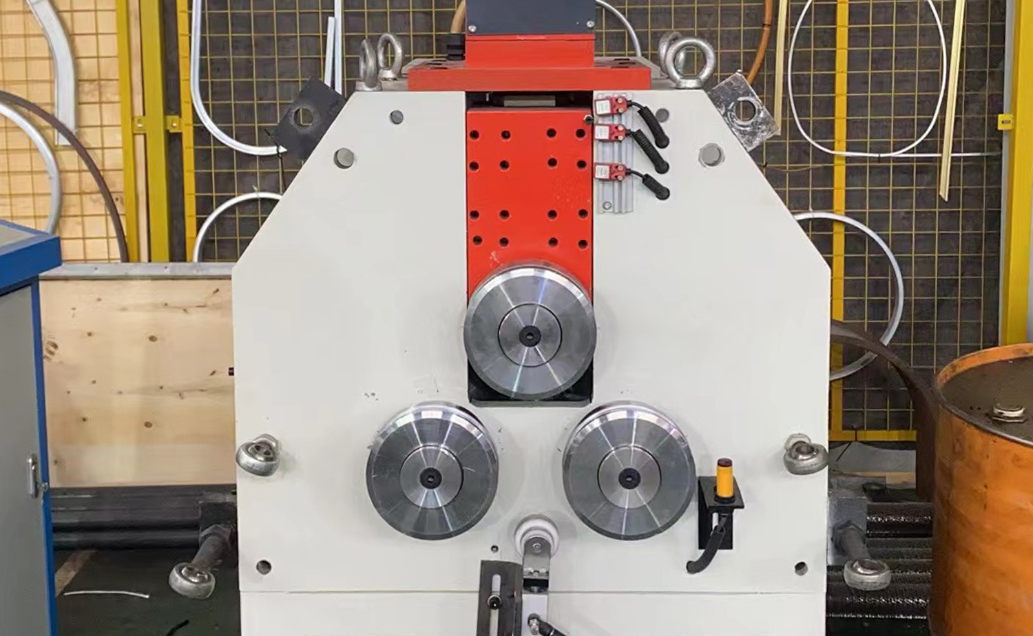 Macchina piegatubi per tubi serie CNC per profili metallici