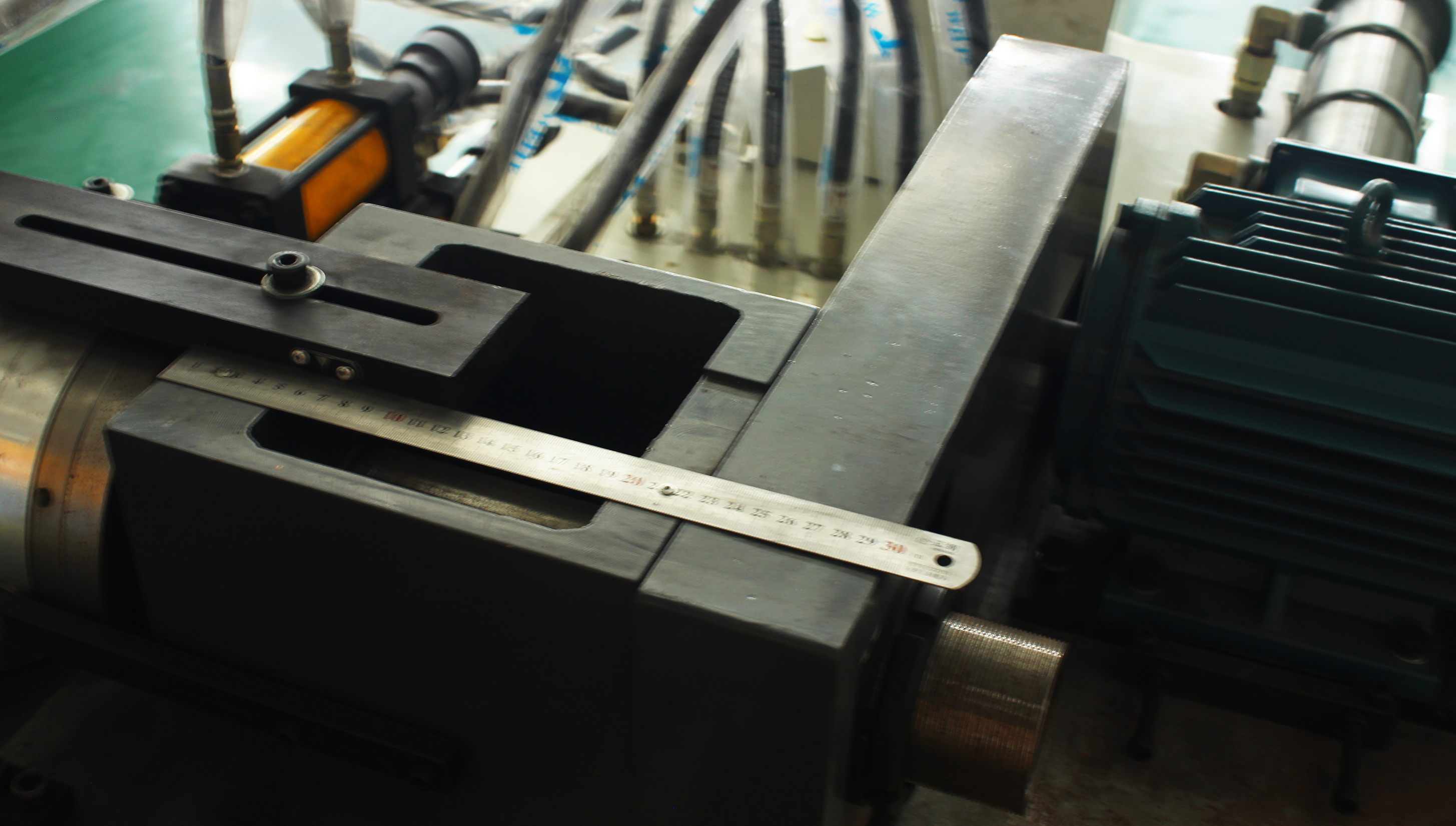 TM-S-40/60/80 Sigillatrice automatica per tubi ad alta efficienza TM-S-40/60/80 Sigillatrice automatica per tubi ad alta efficienza