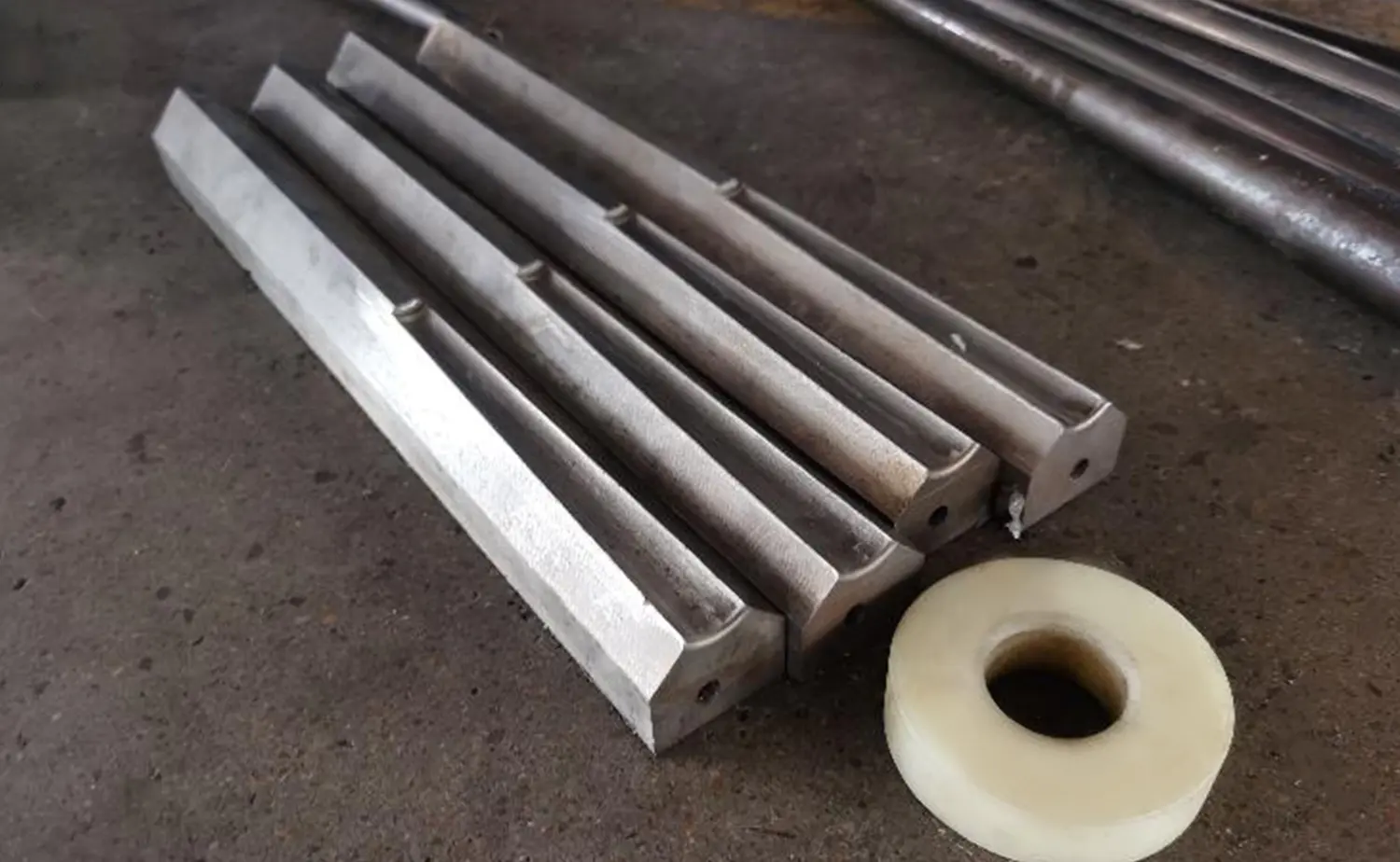 ZTM-50/60/76/114 Macchina semiautomatica per la riduzione di tubi conici applicabile multimateriale