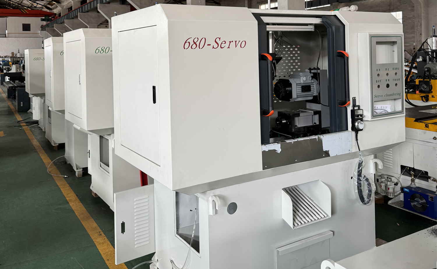 Smussatrice per tubi a doppia testa con servo velocità veloce serie DEF680CNC