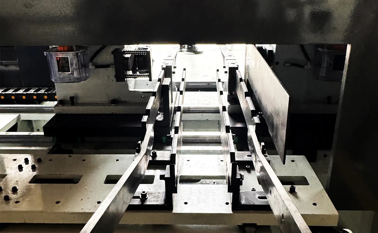 Smussatrice per tubi servo ad alta stabilità serie DEF80CNC