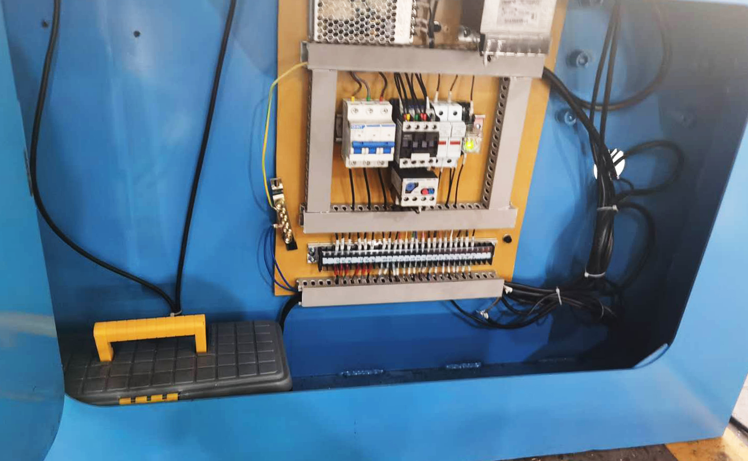 Smussatrice per tubi multilato a doppia testa serie DEF AC
