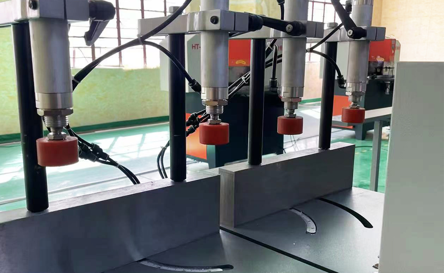 ES550 Macchina da taglio semiautomatica per alluminio per grandi profili e tubi