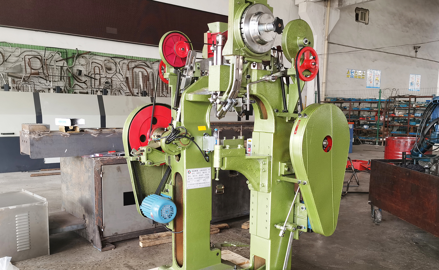 Rivettatrice ad impatto con alimentazione automatica SX-60