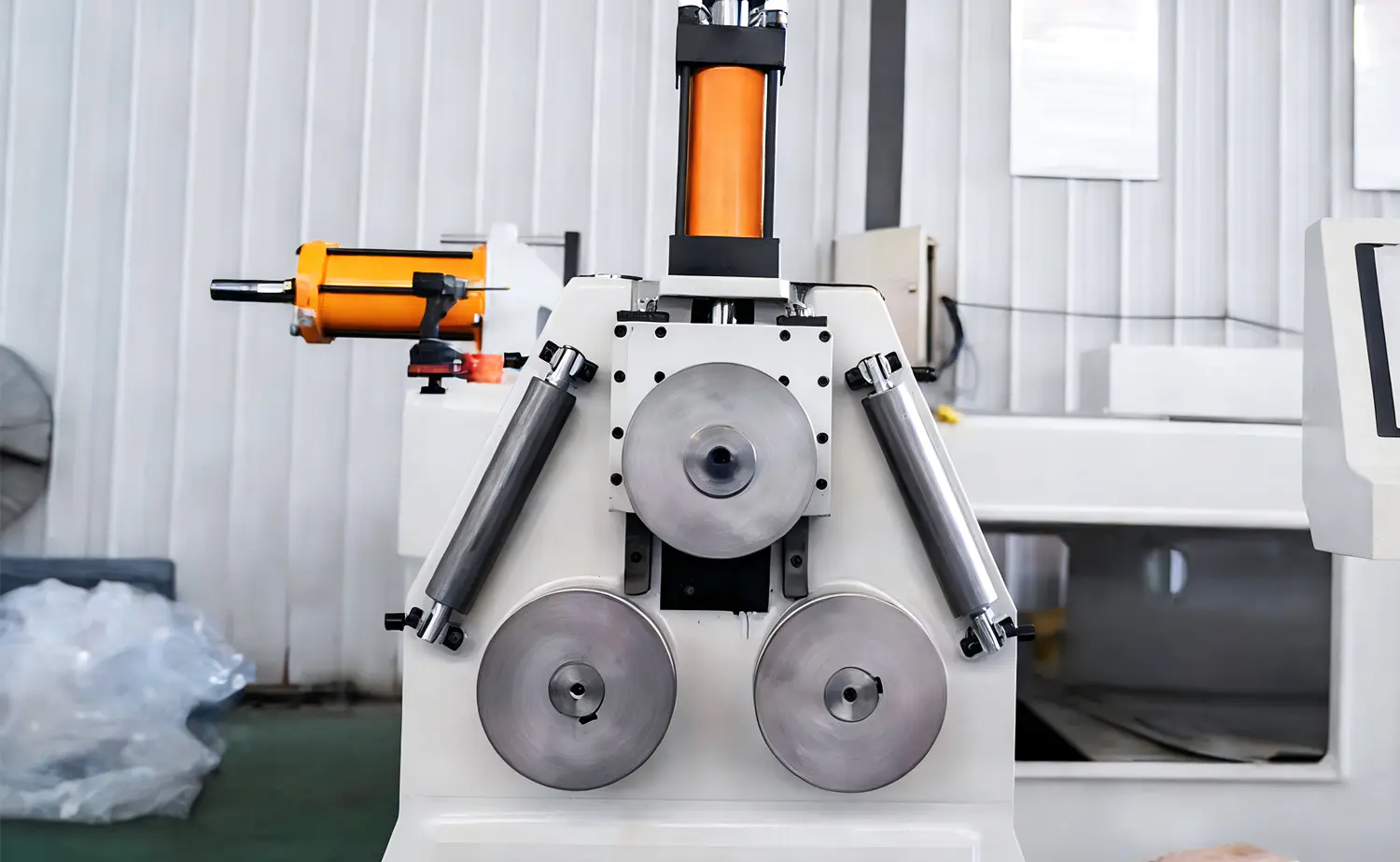 Macchina piegatubi per tubi CNC ad alta precisione Macchina piegatubi per tubi CNC ad alta precisione