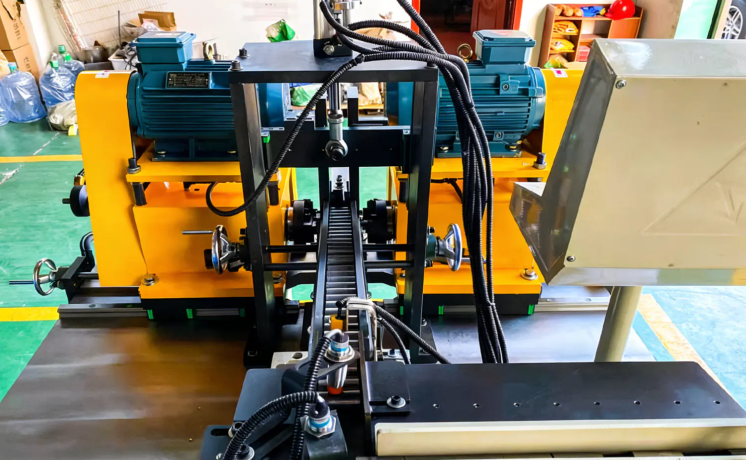 DEF50PVS Servo smussatrice per tubi corti in metallo e PVC