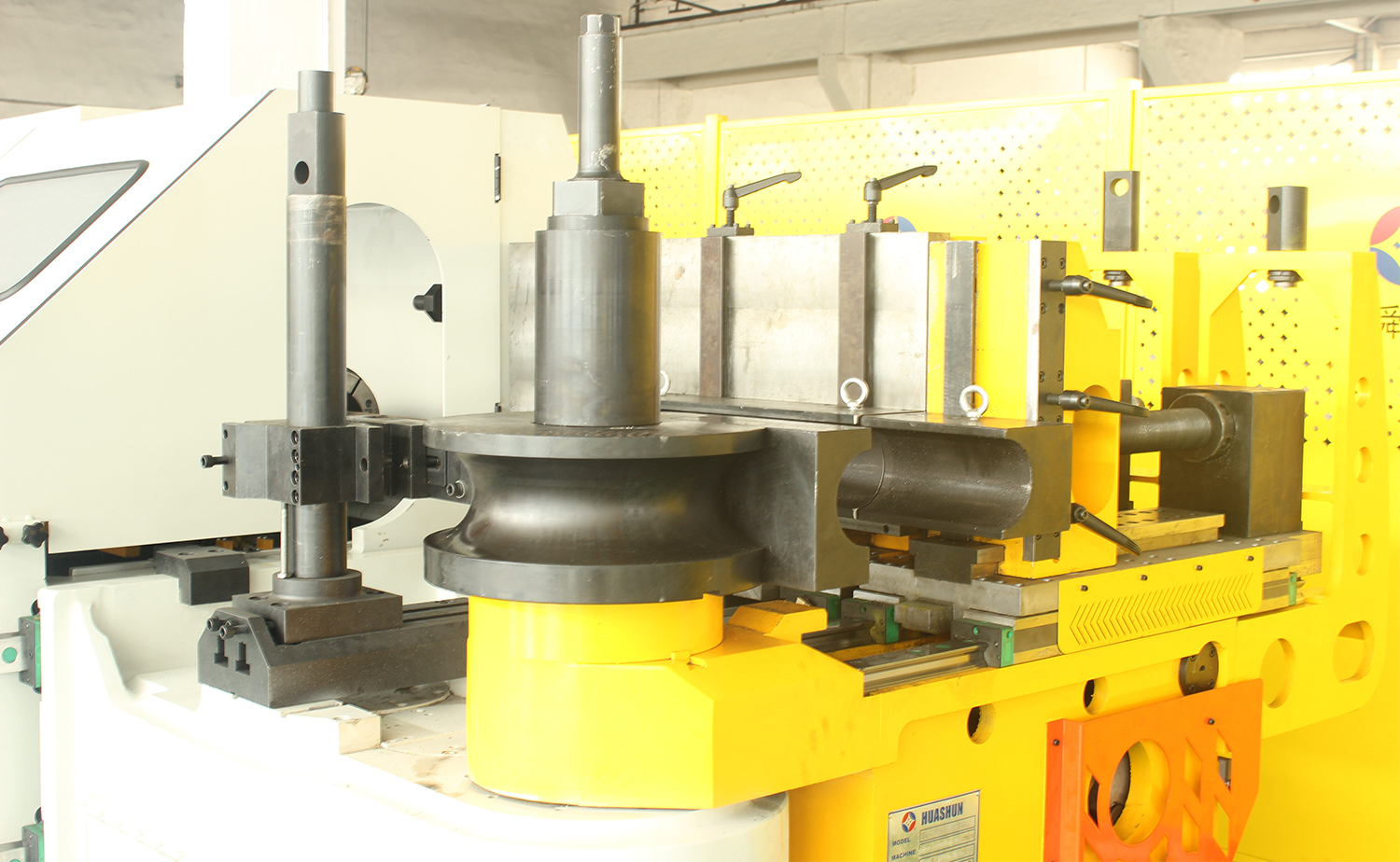 Macchina piegatubi multiraggio completamente automatica serie CNC M