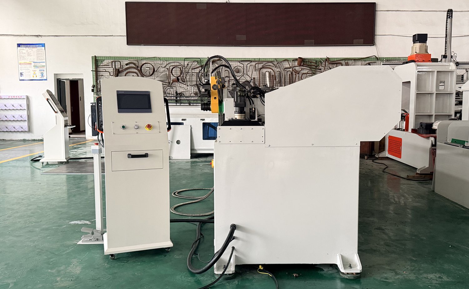 Macchina piegatubi DB CNC a doppia testa