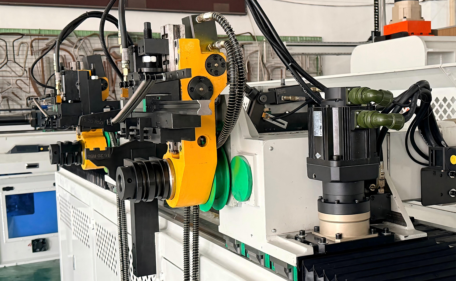 Macchina piegatubi DB CNC a doppia testa