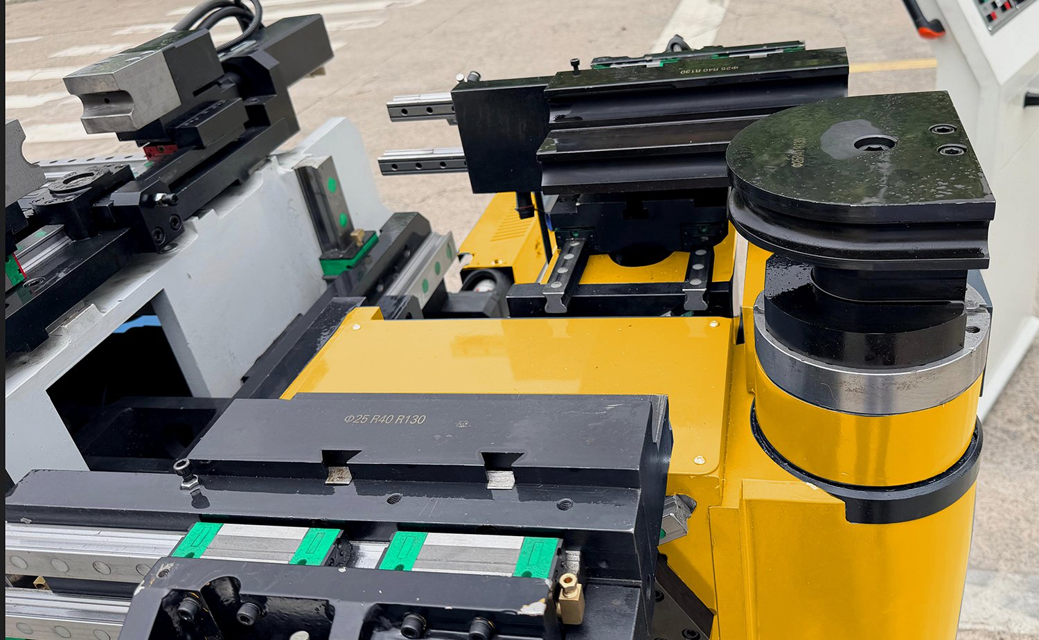Macchina piegatubi per tubi sinistra e destra CNC