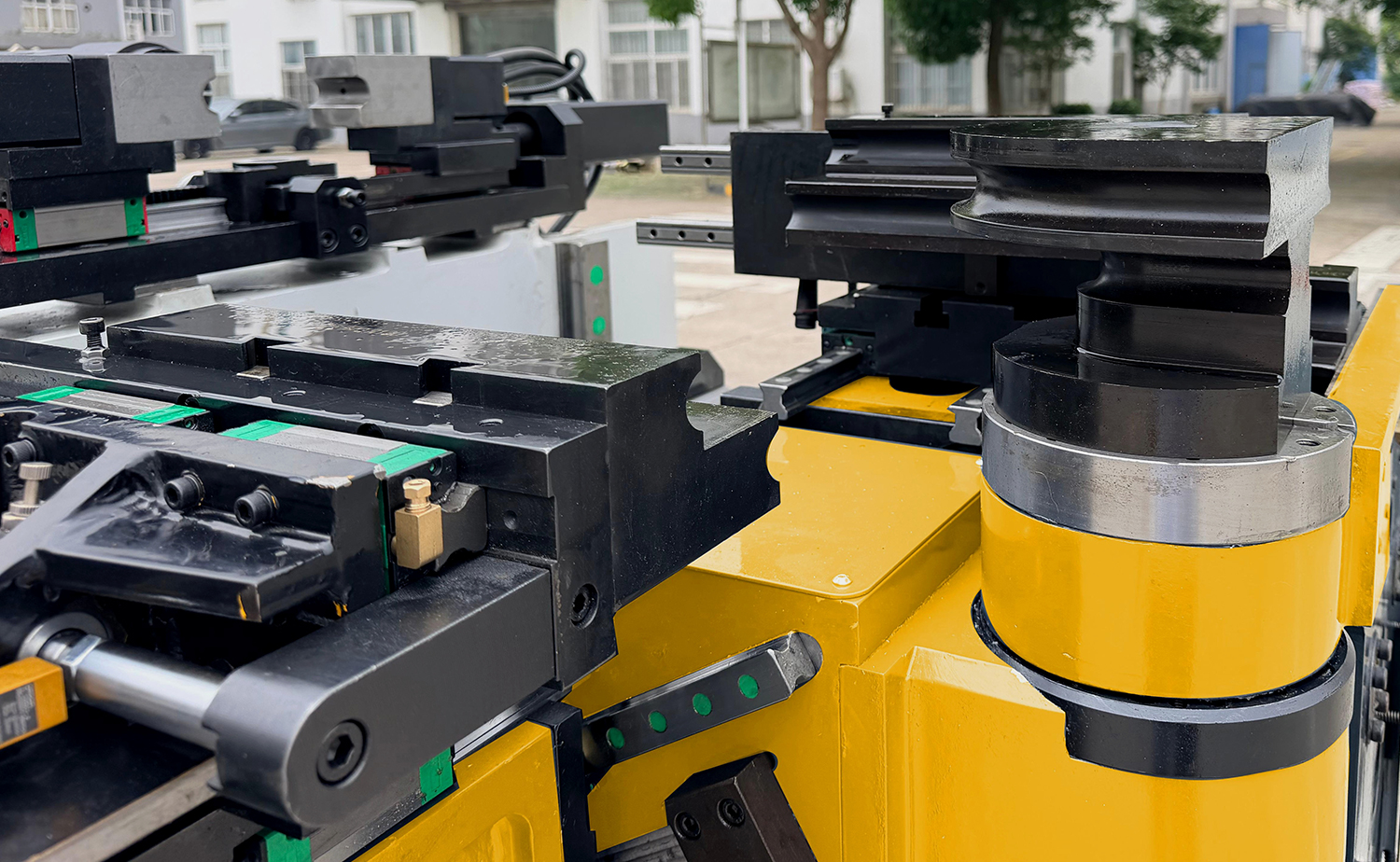 Macchina piegatubi per tubi sinistra e destra CNC